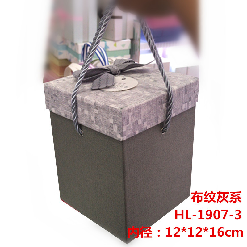 方形手提纸盒/礼物包装盒/新年礼品盒白底实物图