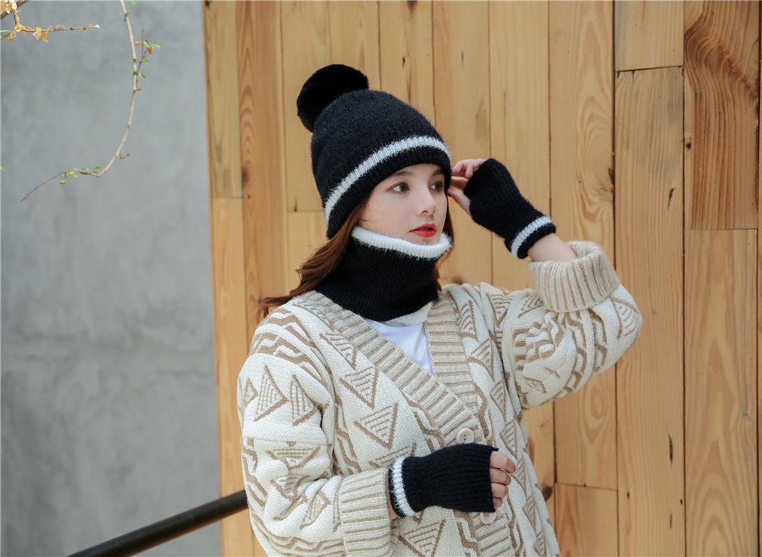 Winter Korean-style knitted hat, women's warm neck, one-piece thickened cycling cap, winter ear-protecting woolen hat Specification image