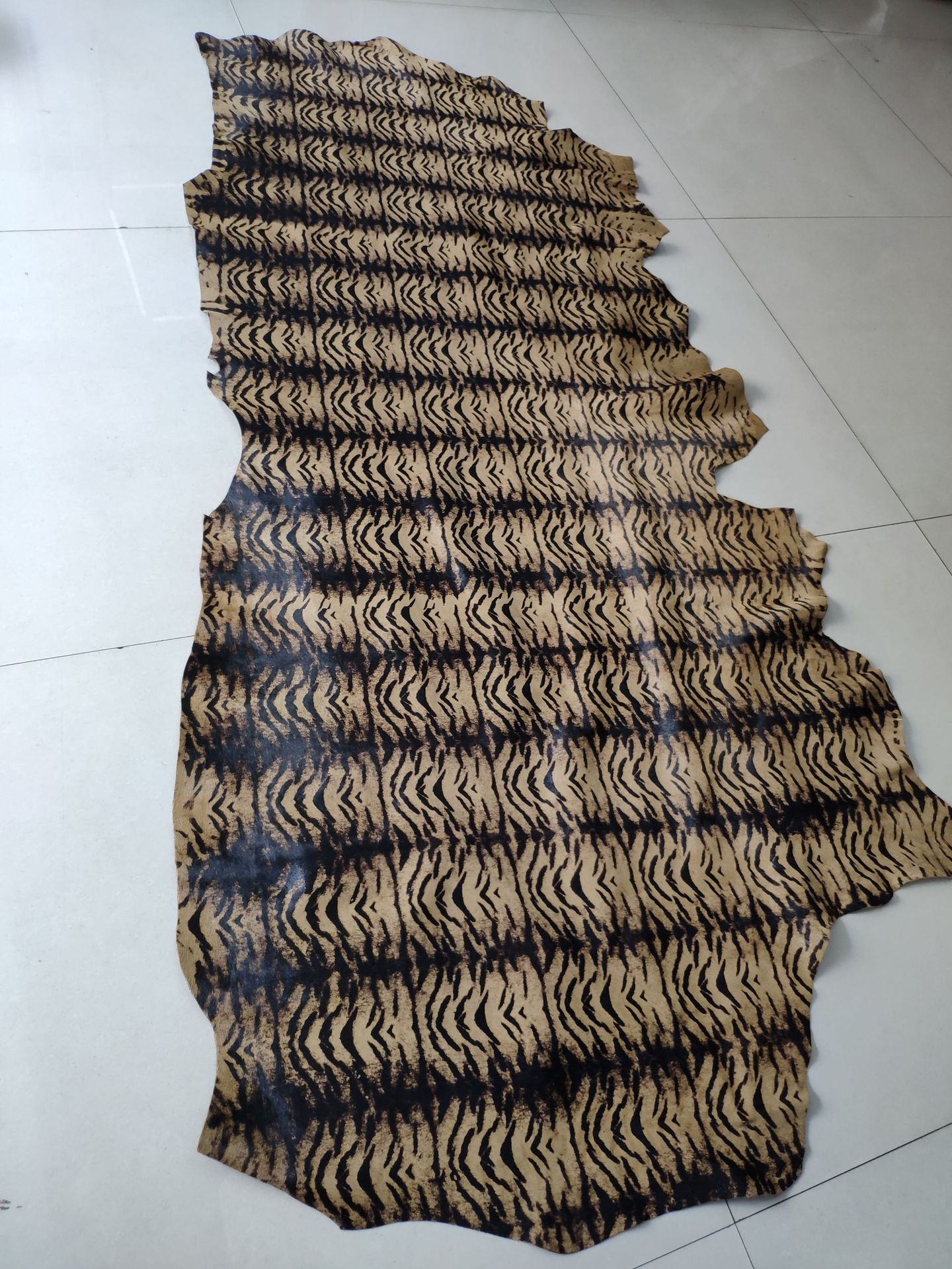 Yiwu Ha Niu leather, real horse hair, real cow hair, tiger skin texture and other colors and patterns, custom-made according to samples