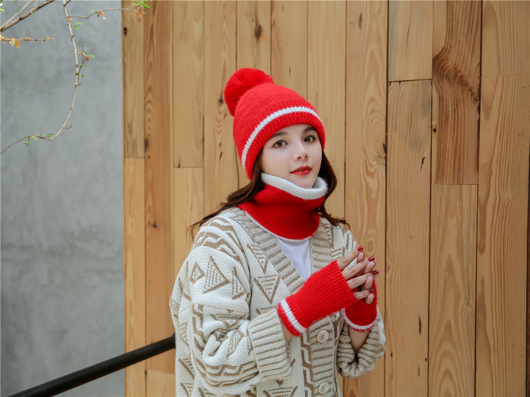 Winter Korean-style knitted hat, women's warm neck, one-piece thickened cycling cap, winter ear-protecting woolen hat Application Scenario