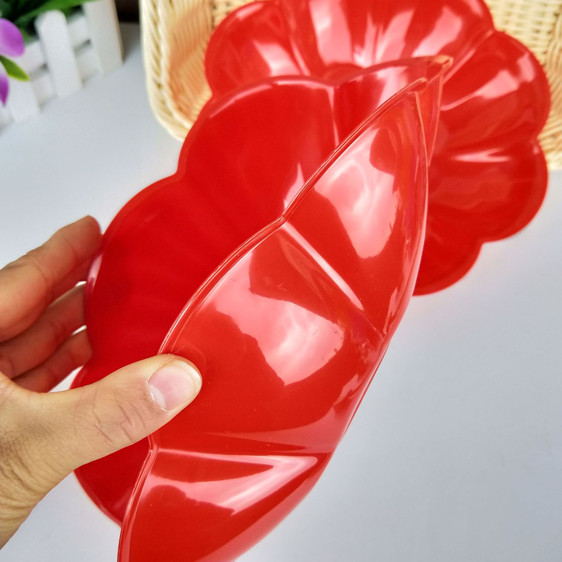 Red candy plate, red snack plate, family celebration plate, red plate, gifts and promotional items Specification image
