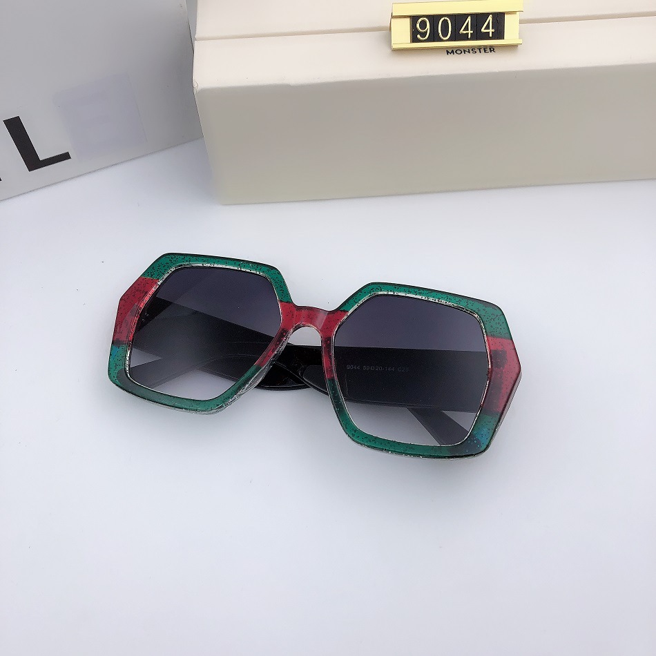 wish Glasses, a cross-border bestseller from Europe and America, offers a new stylish three-color framed square sunglasses with leopard print for women, model 9044 Application Scenario