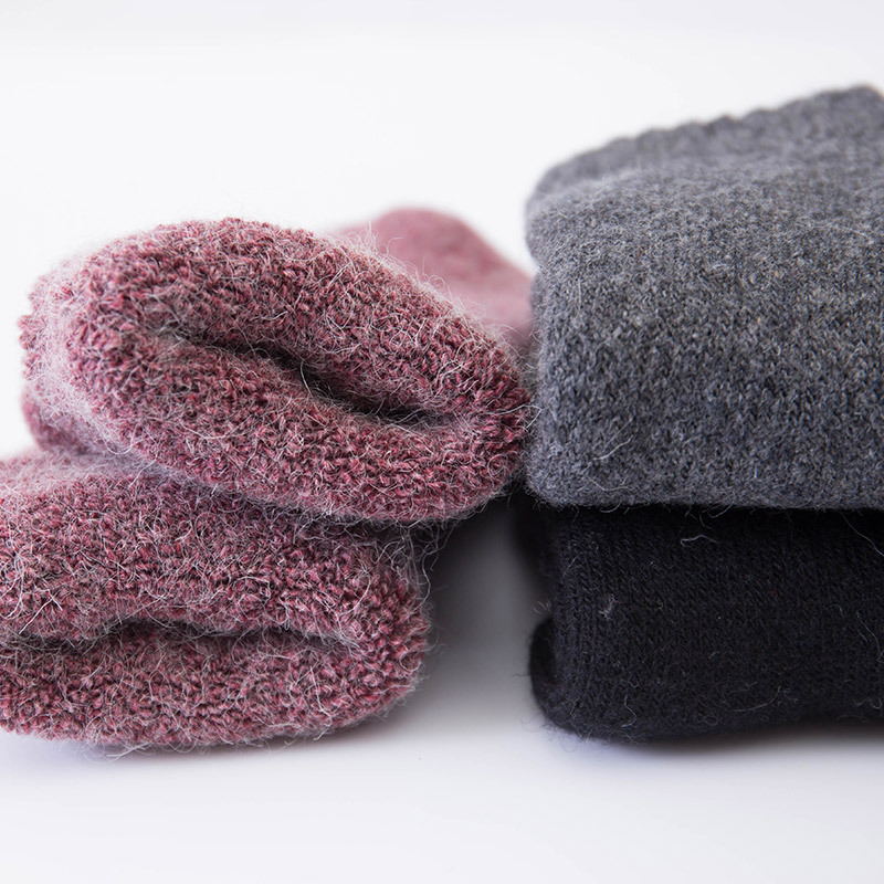 Super Thick Wool Socks Men's Extra Thick Cashmere Socks Mid-Tube Socks Middle-Aged Extra Thick Women's Socks Autumn And Winter Wool Socks Application Scenario