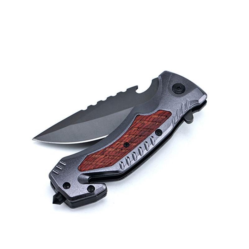 Outdoor folding knife DA169, camping tactical knife, high-hardness self-defense mini knife, multi-functional survival knife Application Scenario