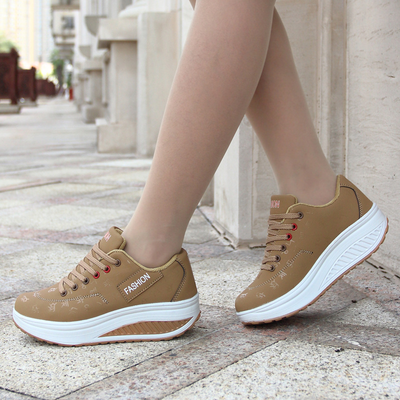 836 Leather Shaking Shoes Women's Casual Sports Shoes With Thick Soles Korean Version Of Travel Shoes Fashion Single Shoes Platform Shoes Large Size Women's Shoes details Picture