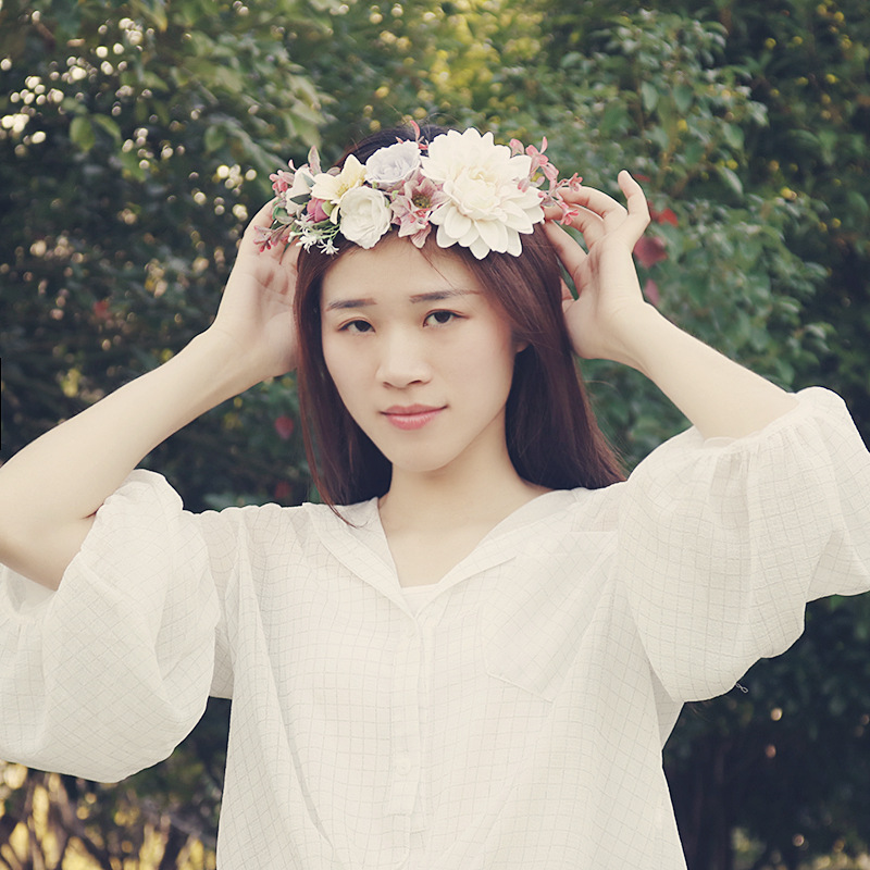 The bride's headwear features a realistic European and American wedding wreath, a Bohemian travel commemorative hairband, and a delicate floral headband Specification image
