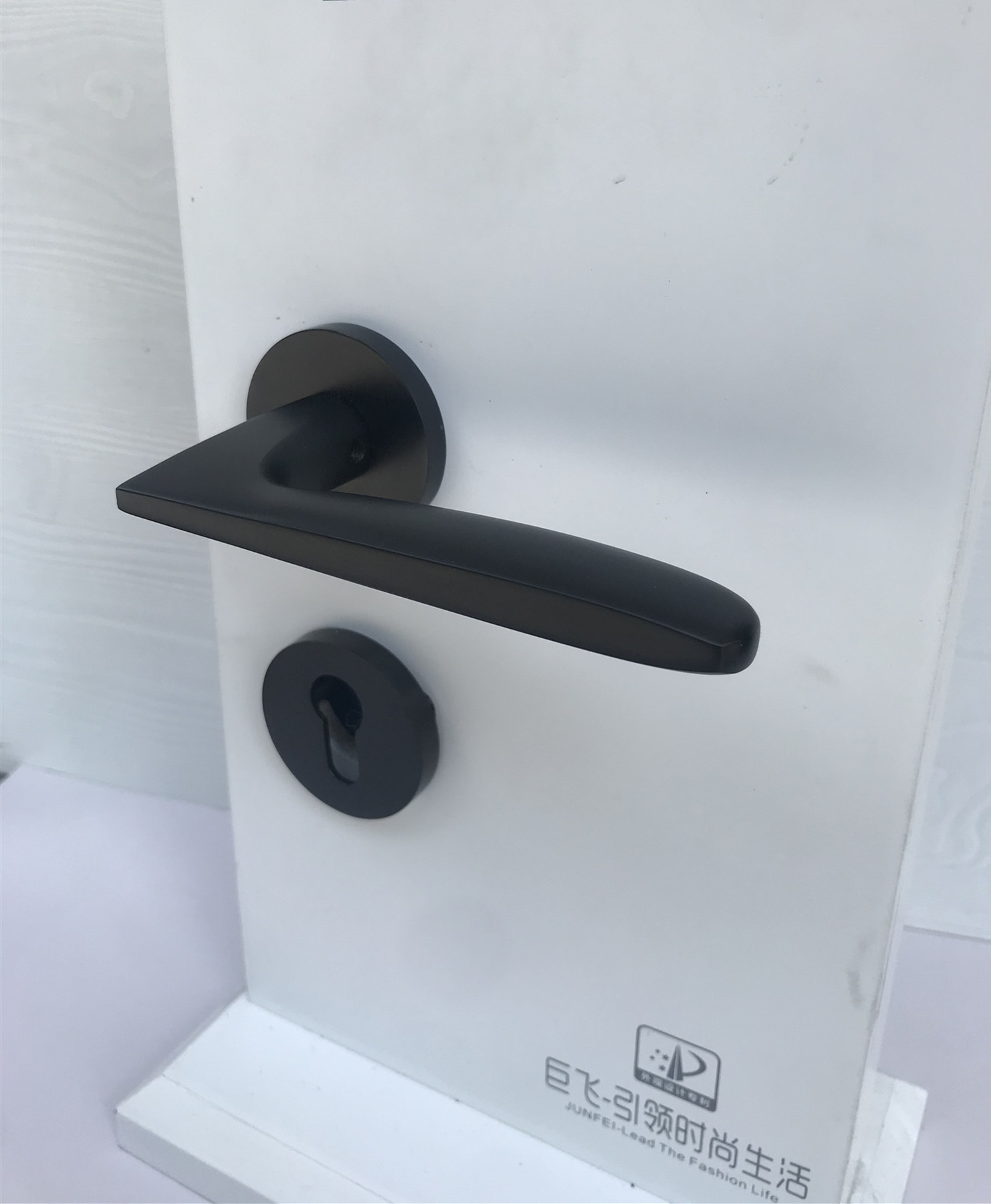 Factory Direct Sales Simple Black Interior Door Lock American Door Handle Zinc Alloy Bedroom Door Lock Lock Wholesale Custom Application Scenario