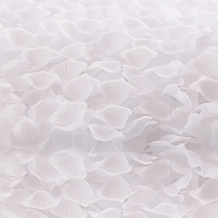 Rose petal fake petal, wedding, birthday, creative props, wedding room, wedding bed, atmosphere decoration, small package of 80 pieces Application Scenario