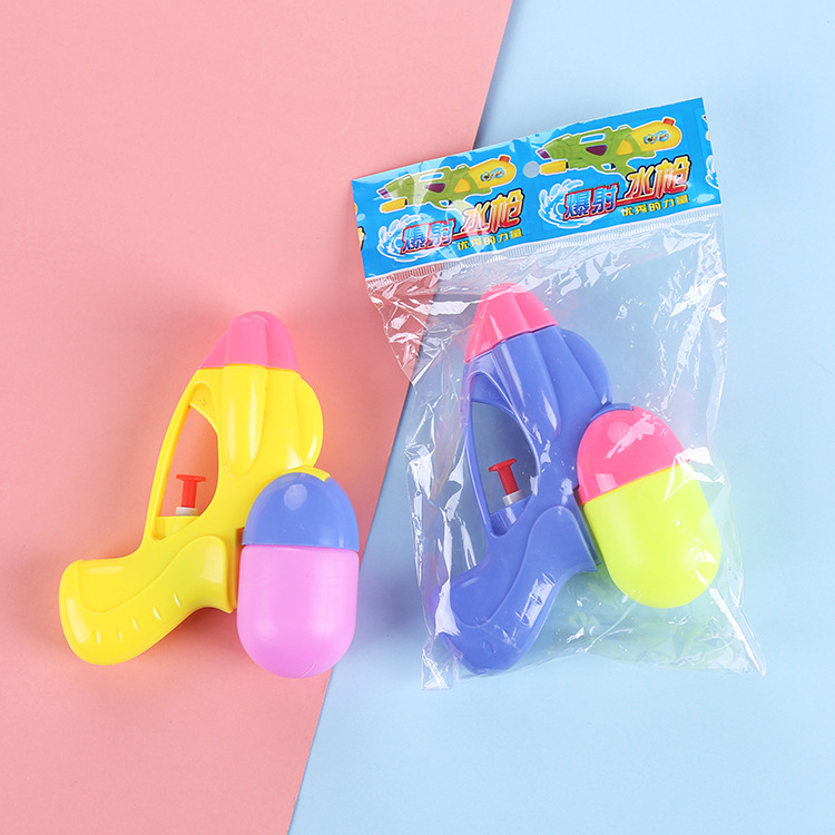 Candy-colored children's water play toys, water guns, beach bathing, rafting, parent-child interactive water gun toys Application Scenario