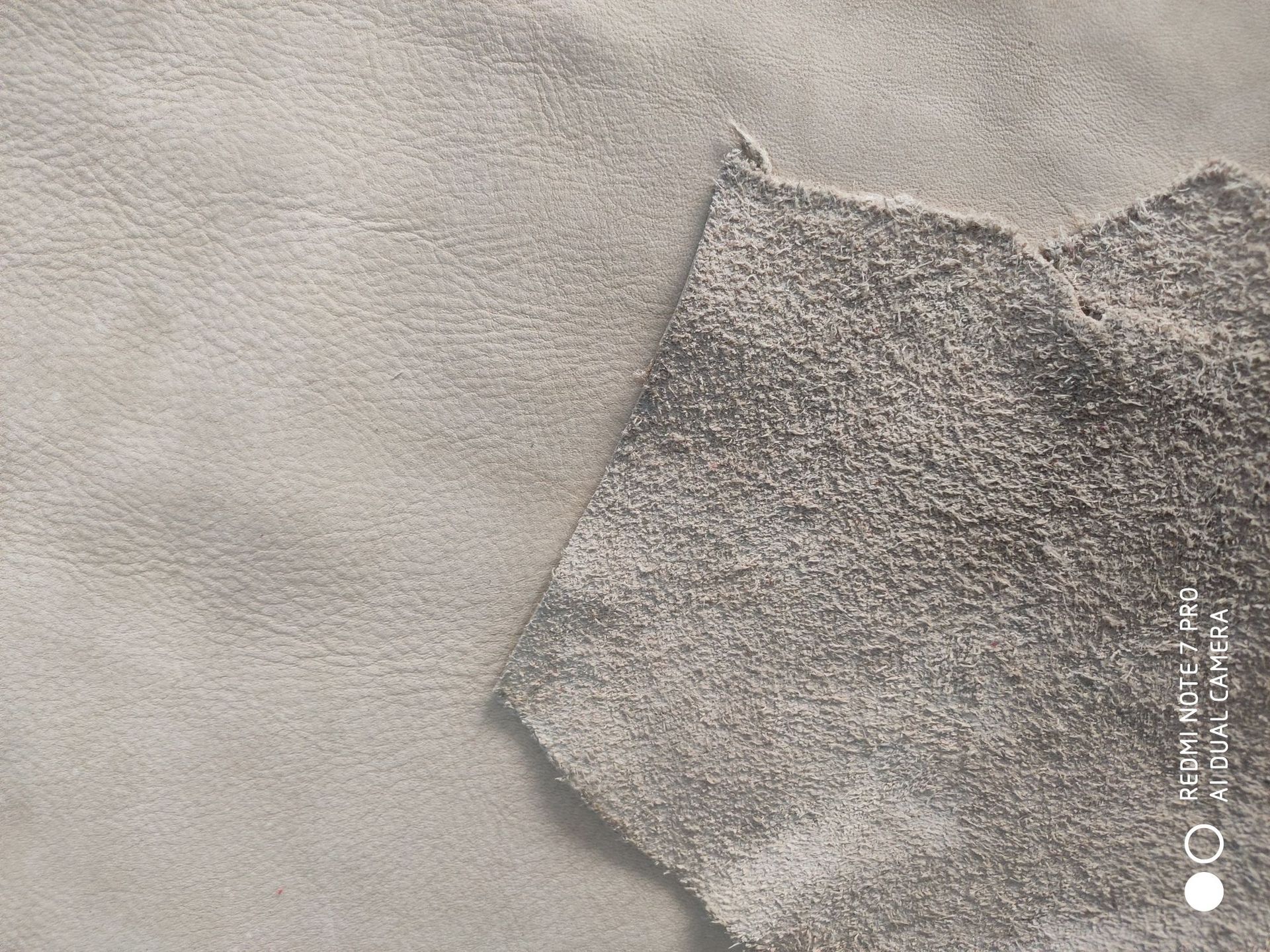 Yiwu Ha Niu leather head layer off-white scrub 1.5-1.7mm and other kinds of cowhide spot provided details Picture