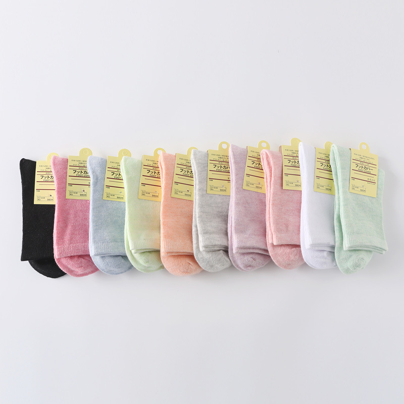 Solid Color Cotton Socks Autumn And Winter Candy Color Women's Cotton Socks In The Tube Stall Women's Socks Floor Socks Manufacturers Direct Wholesale Application Scenario