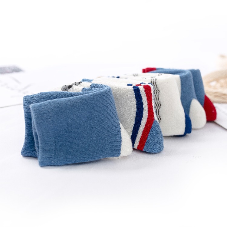 22 Autumn And Winter Thickened Children's Wool Socks 1-12 Years Old Boys And Girls Warm Soft Mid-Tube Socks Manufacturers Wholesale Application Scenario