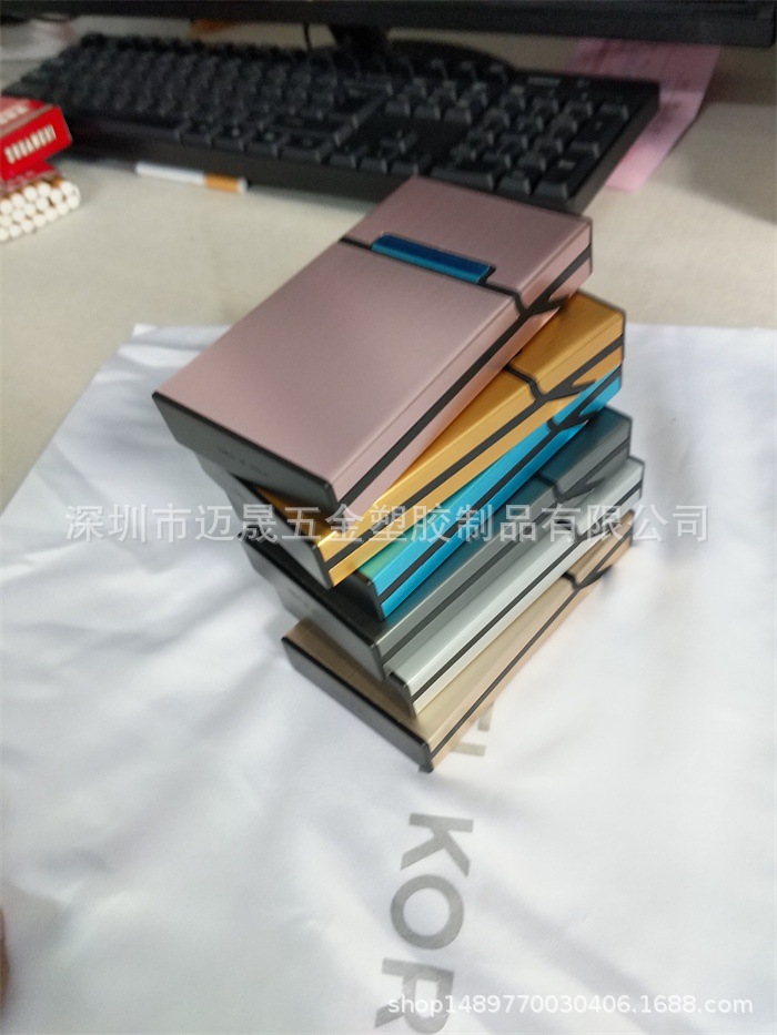 A 20-pack ultra-thin sliding automatic lid made of metal aluminum alloy for ladies Specification image