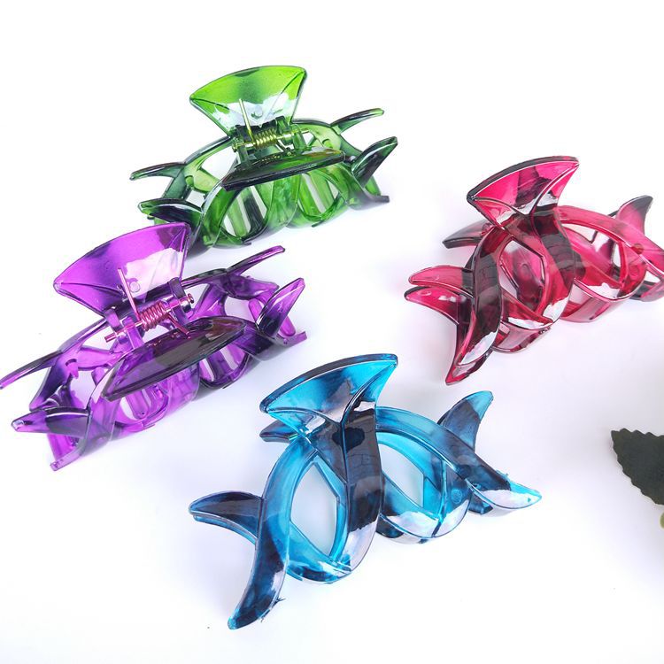 Hairpin grab plastic transparent blow point hairpin grab 1 yuan shop wholesale source 2 yuan jewelry wholesale Application Scenario
