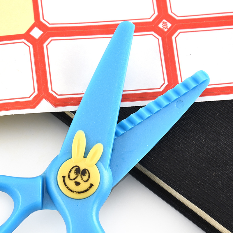 Children's scissors, paper-cutting, colorful and cute cartoon rabbits, plastic scissors that won't hurt hands, creative DIY student scissors Application Scenario