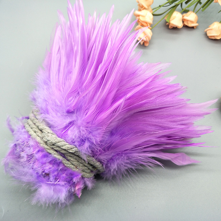 We offer a large supply of 5-6 inch white chicken feather accessories for decorating dreamcatchers, cap flowers, corsages, and DIY colorful feathers Application Scenario