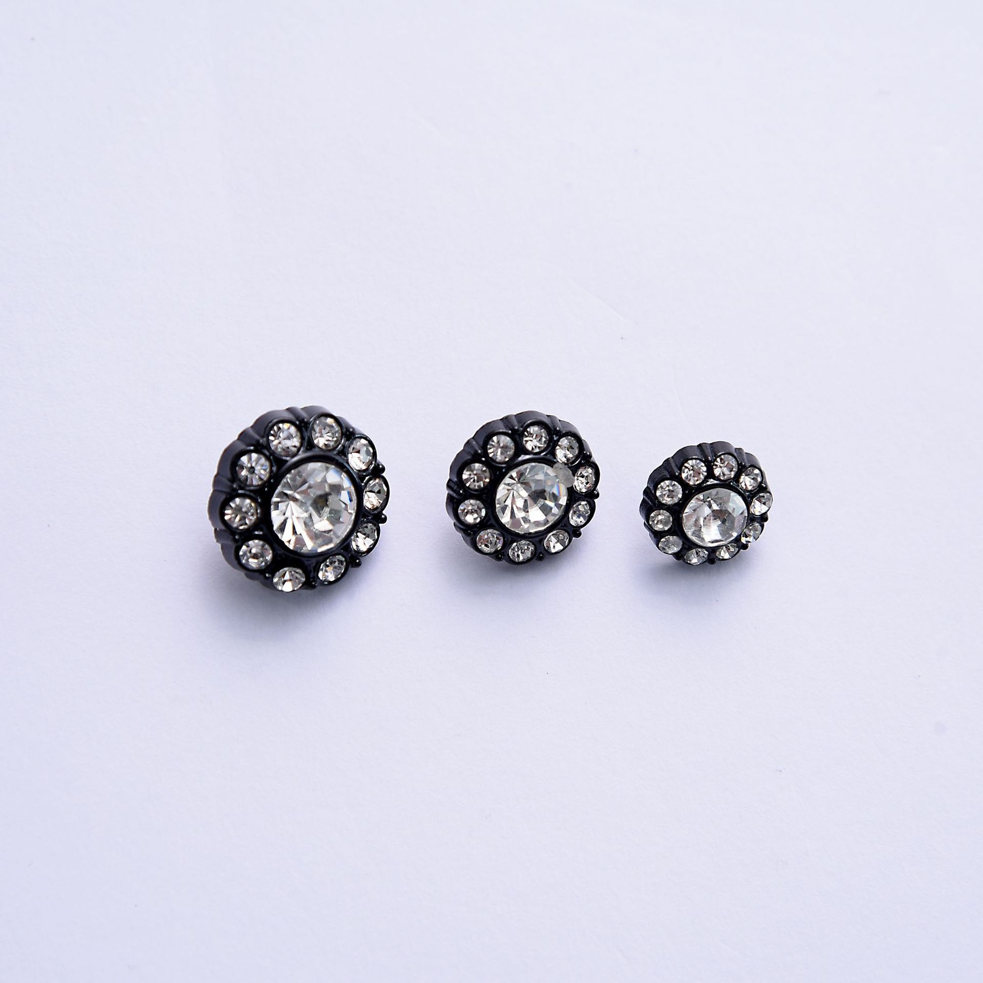 Wholesale alloy metal buttons for suits, denim with glass and diamonds, and metal buttons for clothing Application Scenario