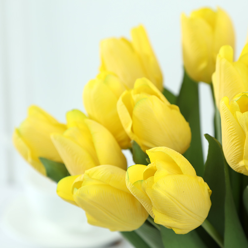 Lan Kwai Fong High-End Simulation Flower Feel Moisturizing Tulip Photography Decoration Home Decoration Fake Flower Manufacturers Direct Sales Application Scenario