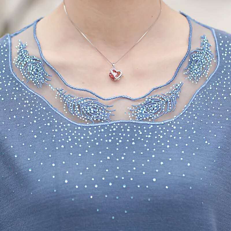 This is a new summer fashion for middle-aged and elderly women, featuring a cool and breathable knitted sweater with patchwork gauze sleeves and lace embroidery with a round neck Application Scenario