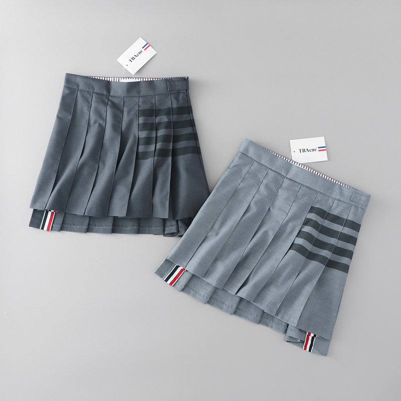 The new TB college style four-bar high-waisted pleated skirt in the summer of 2019 in Europe and America is A bestseller. The A-line skirt is short in the front and long in the back to prevent exposure details Picture