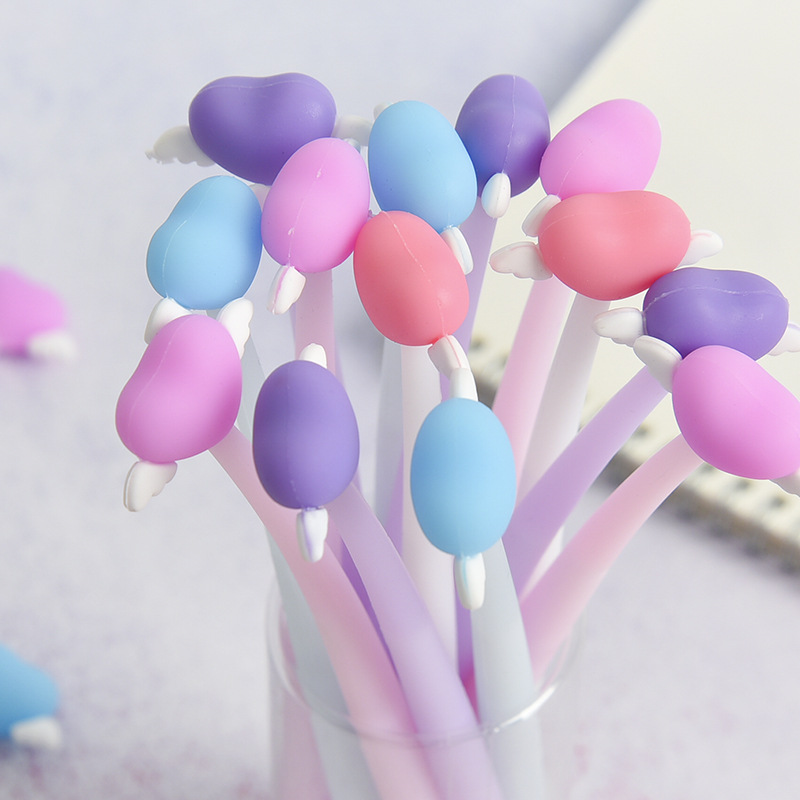 Zhongfan ZF2060 All-silicone heart-shaped pen, colorful learning and creative stationery wholesale Cartoon soft rubber signature pen Application Scenario