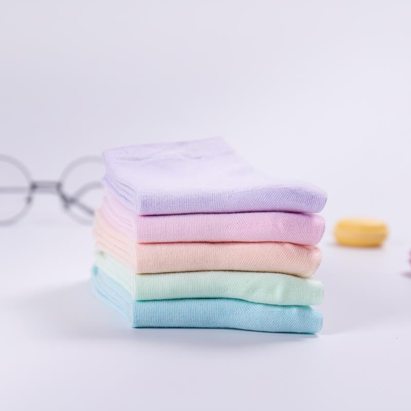 Autumn and winter 200-needle 2-pair retro color cotton socks for women, all-cotton candy-colored mid-calf socks, solid-color sports socks for women Application Scenario