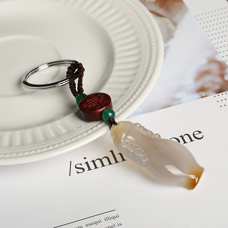 مفتاح السيارة عبارة عن مجموعة من المفاتيح ذات المفاتيح الطبيعية التي تحمل مفاتيح السيارة Specification image