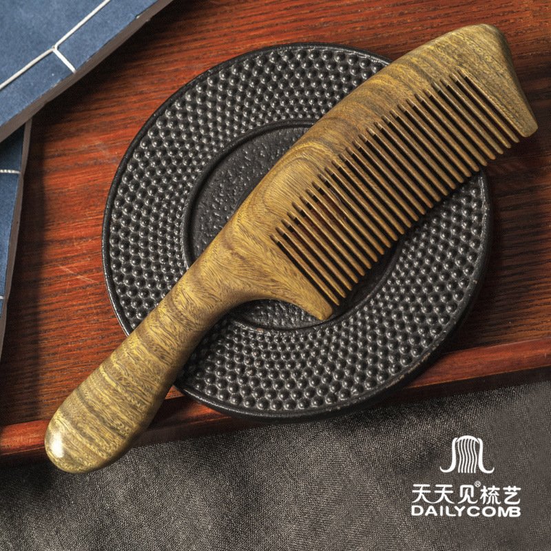 Every Day See Green Sandalwood Comb Whole Wood Paraguay South American Green Sandalwood Long Handle Sandalwood Comb Green Sandalwood Comb Application Scenario