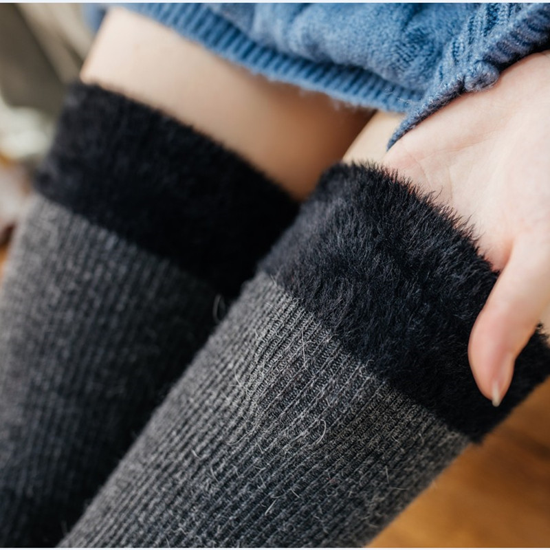 New autumn and winter women's blended rabbit and sheep plush sock with mink fleece stitching, over-the-knee knitted thigh-high socks and color-blocked socks Application Scenario