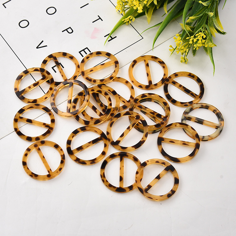 Resin Button New Round Big Pattern Waist Buckle Big Coat Buckle Day Word Three File Buckle Manufacturers Wholesale Specification drawing