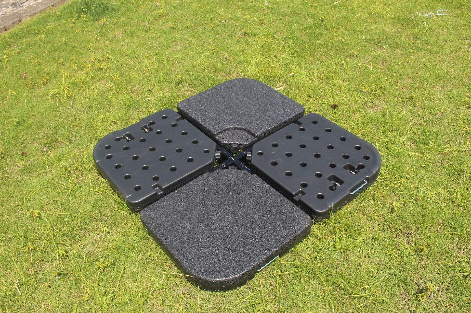 The plastic base of the courtyard beach sun umbrella is suitable for the water and sand injection base of cross-shaped tiles Specification image