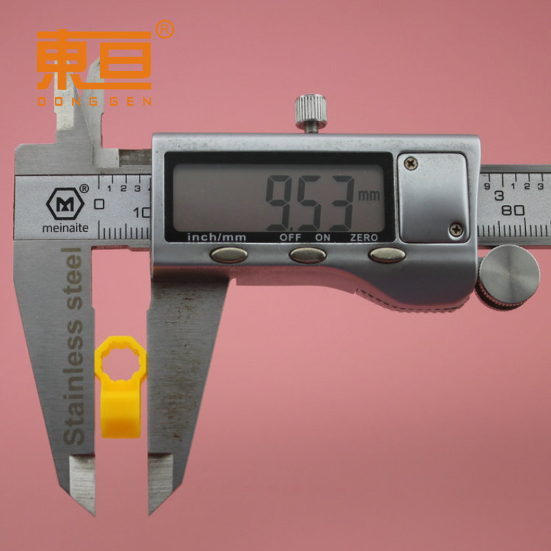 五金脚配件/XY铰链/液压杆/泡钉/平底万向滑轮白底实物图