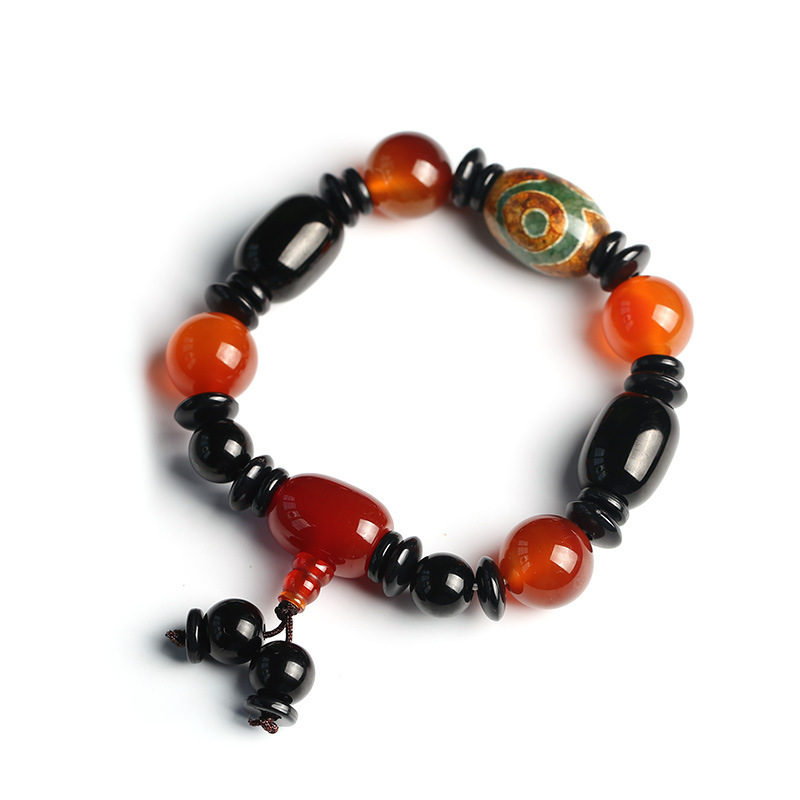أما زخارف العقيق الطبيعي، وهو عبارة عن سوار من نوع واحد، فهو مصنوع من الزينة Item Picture