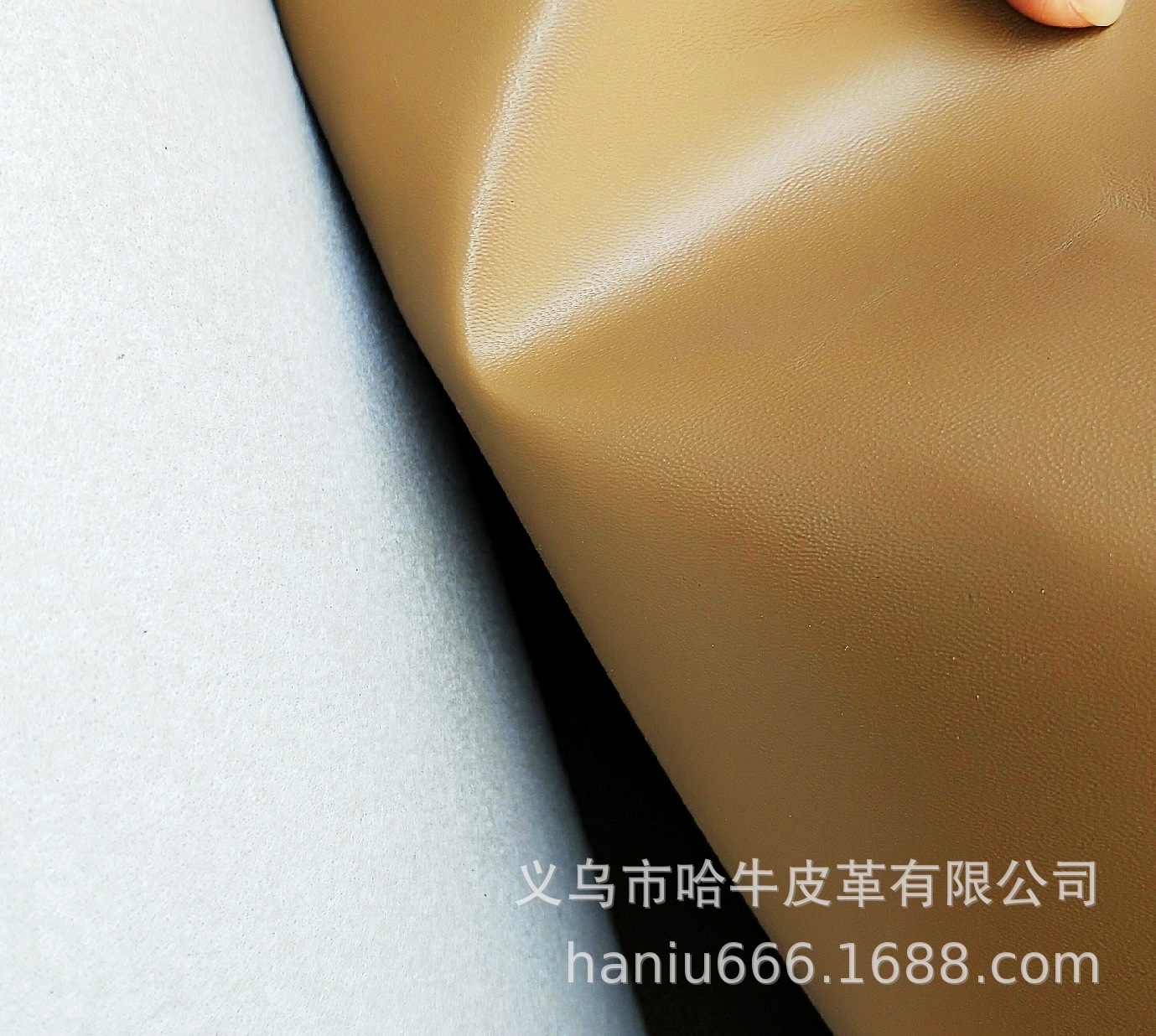 义乌哈牛皮革 太空商标革 鞋面革 专业压变商标革 裤标服饰标