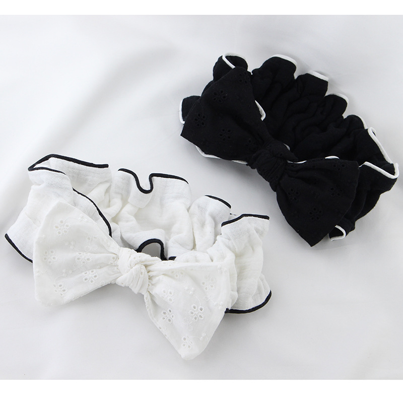 The New Korean Girl Sweet Hollow Pattern Lace Bow Headband Face Wash Headband Network Red With The Same Style Application Scenario