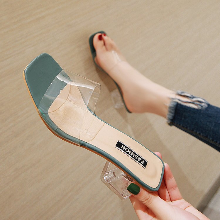 2023 Spring New Korean Slippers With Transparent Open Toe Flip-Flops Fashion Crystal Thick Heel Sandals Wholesale Application Scenario