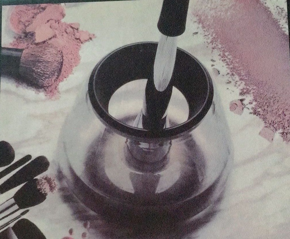 Electric makeup brush cleaner