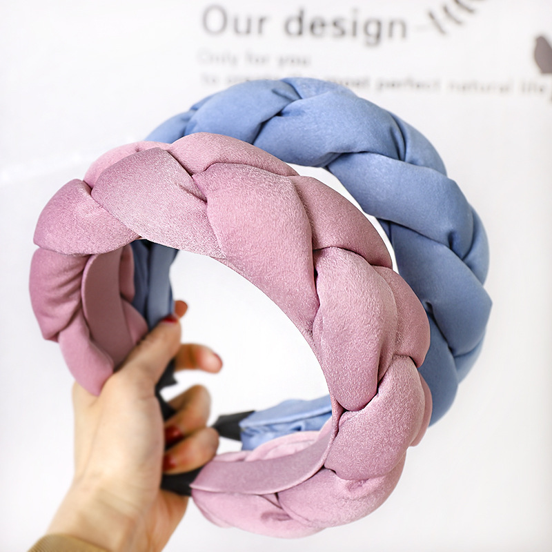 2019 Autumn And Winter Cross-Border Europe And The United States Exaggerated Thick Sponge Headband Girls Solid Color Braid Headband Female Wholesale C691 Application Scenario