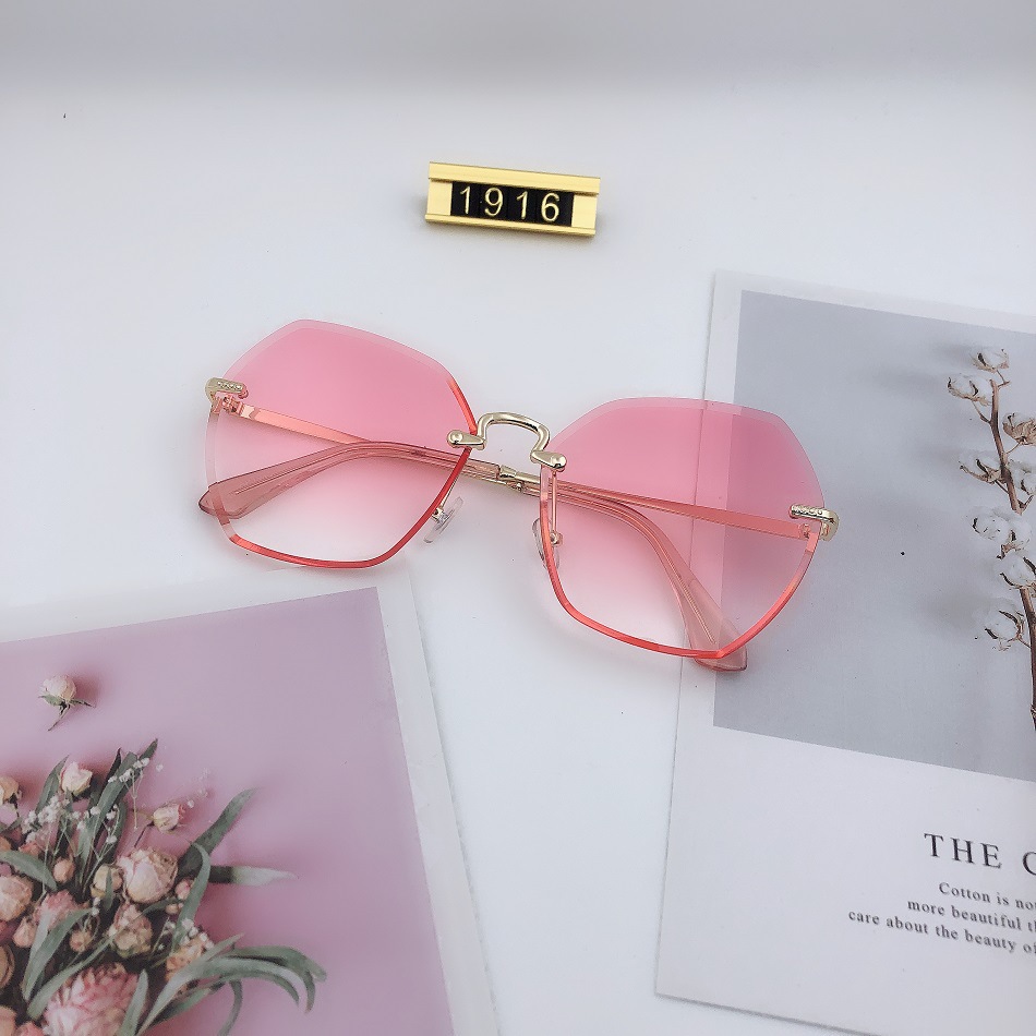 New round face sunglasses, Korean style trendy sunglasses, UV-resistant frameless glasses, cross-border Internet celebrity 1916 Application Scenario