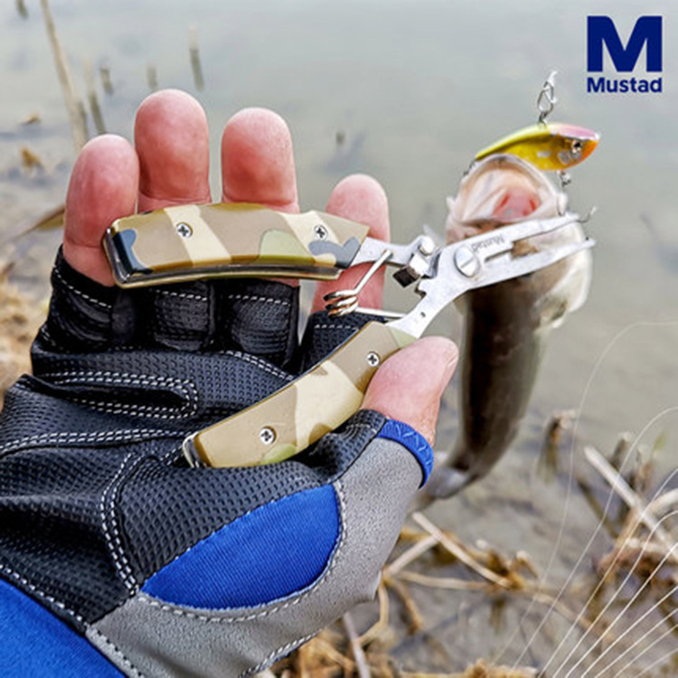 Musta Camouflage Lua pliers MT023C Stainless steel corrosion-resistant scissors PE line fishing gear hook-picking pliers fishing tools Application Scenario