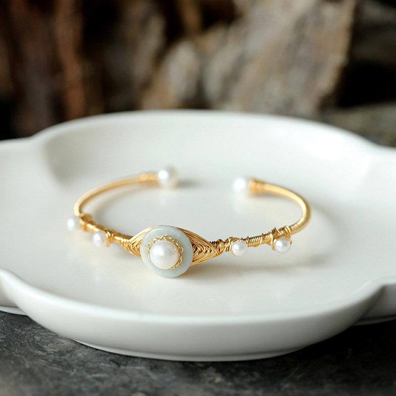 Natural freshwater pearl round bead bracelet, hand-wound 14k gold-plated, creative new jade bracelet accessory details Picture
