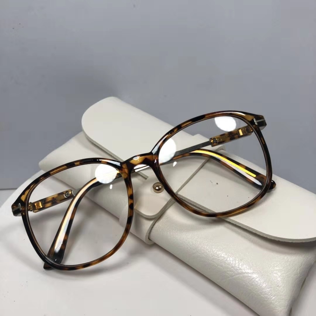 Star-style square T-shaped flat glasses for myopia, transparent frame glasses, Wang Liuwen men's and women's retro frame glasses details Picture
