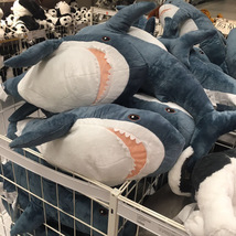 亚马逊啊呜鲨鱼抱枕毛绒玩具鲨鱼公仔布娃娃仿真睡觉玩偶沙发靠垫地摊