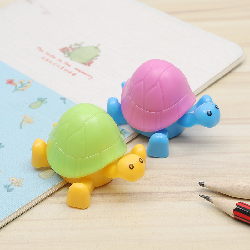 Cartoon children's pencil sharpener, creative turtle pencil sharpener, student pencil sharpener, student stationery Application Scenario