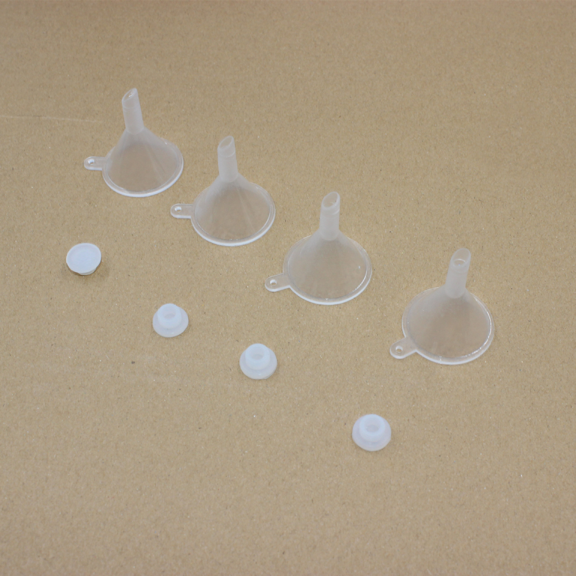 Ice grid small funnel Silicone ice plug Ice grid plug Mini small funnel Round ball ice grid funnel PP plastic full figure