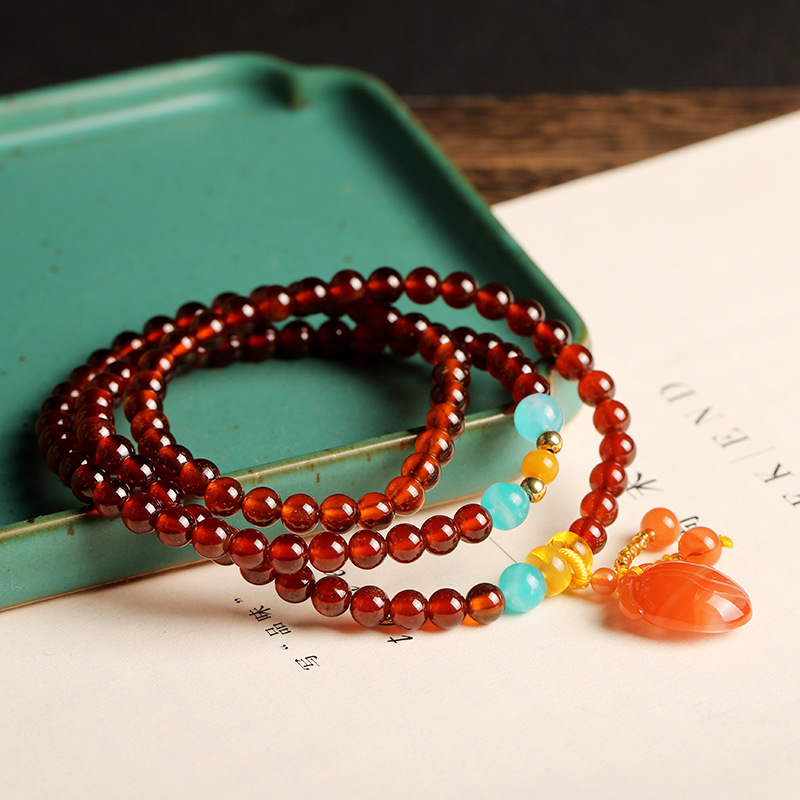 Natural orange-red garnet bracelet with three loops of 5.5mm round beads, paired with a DIY beeswax south red bracelet Application Scenario
