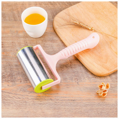 Stainless steel solid wood rolling pin, hole press, plastic mesh drawing knife, mesh cutting knife, multi-functional press Application Scenario