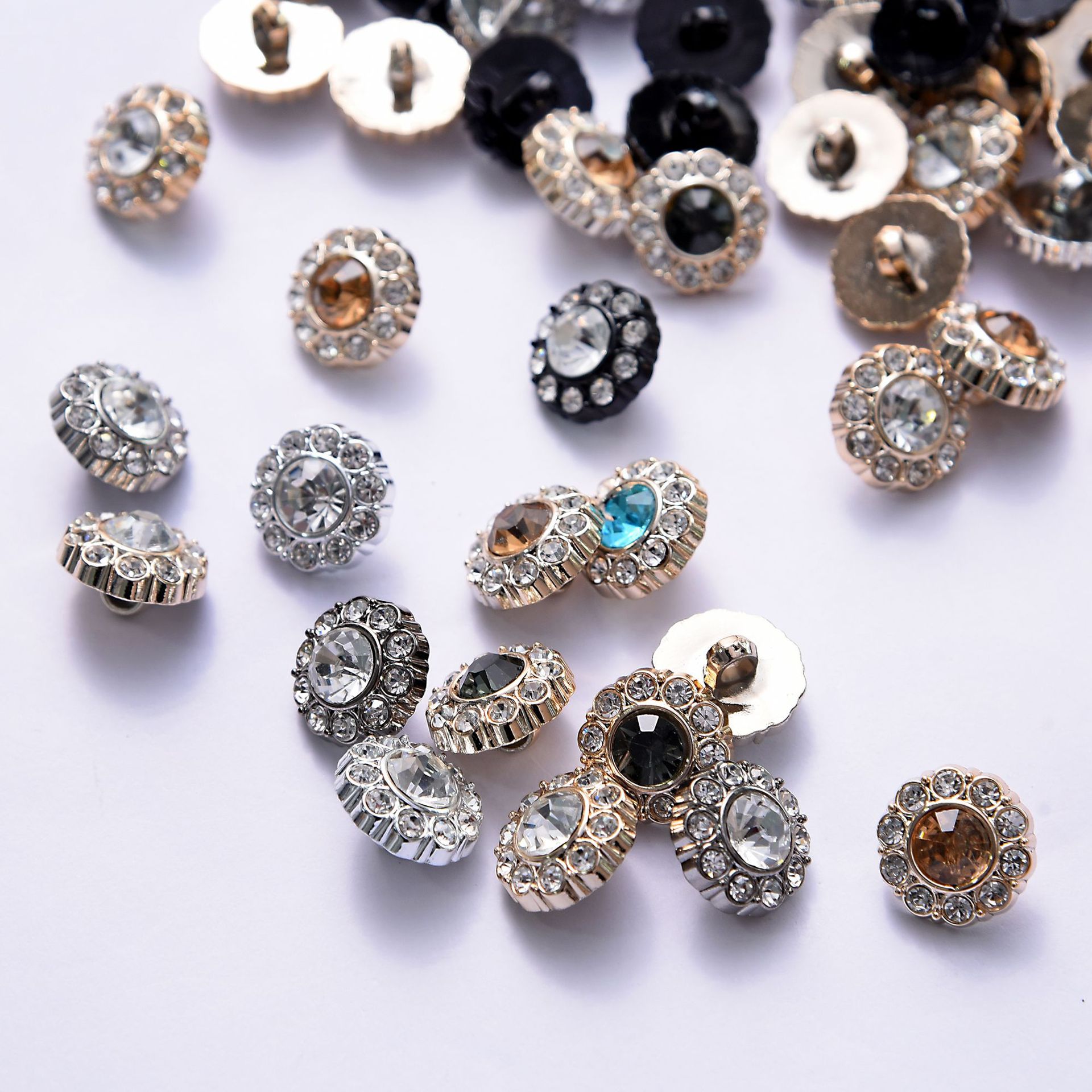 Wholesale alloy metal buttons for suits, denim with glass and diamonds, and metal buttons for clothing Specification image