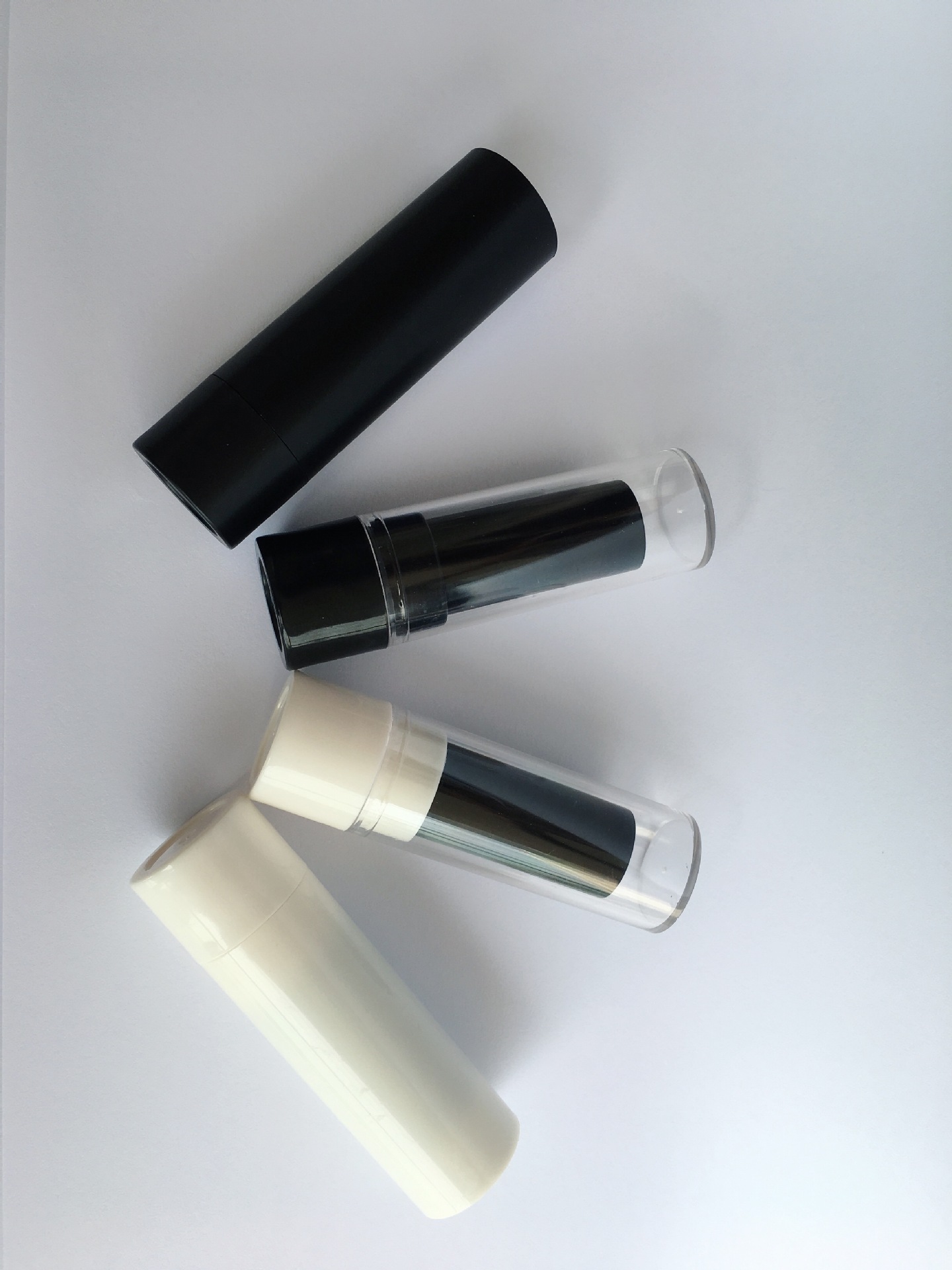 Factory direct sales of packaging for daily chemical and beauty products, lipsticks, lipsticks, empty tubes, round injection molded lipstick tubes, and packaging materials that can be processed Application Scenario