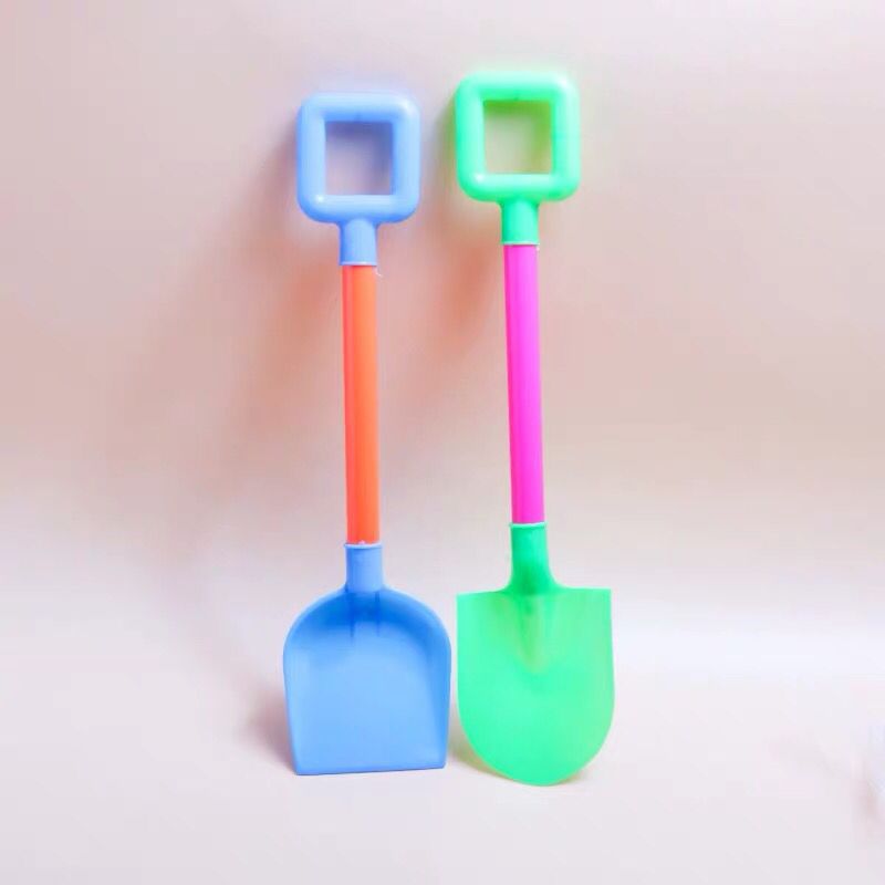Factory direct sales of children's toy beach buckets, 40 cm pointed and flat beach shovel sets Application Scenario